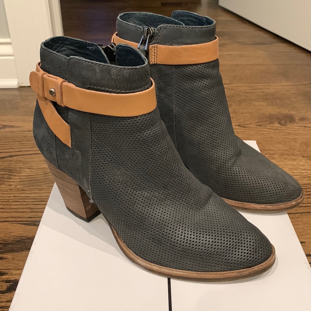 Dolce Vita Yuri Booties in Black Nubuck Size 7
